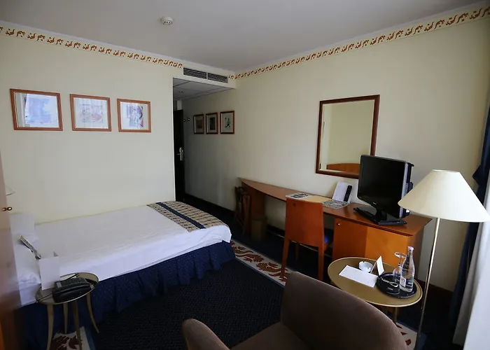 Отель Hotel Savigny An Der Messe By Ans - New Opening -